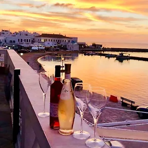 https://mykonos-old-harbor-front-suite-with-balcony.hotels-in-mykonosisland.net